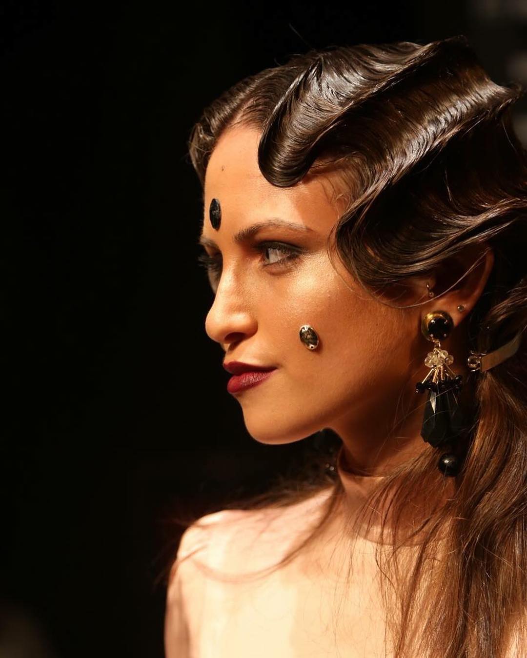 52 простые прически «пальчиковые волны», которые подчеркнут вашу естественную красоту в 2025 году