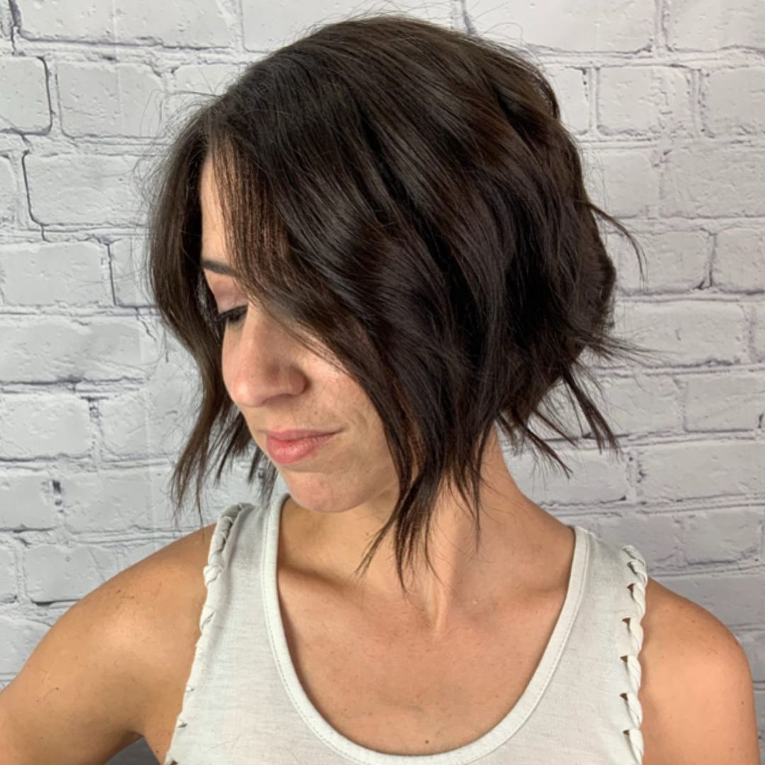 50 варіантів стрижок каре під кутом для 2025 року: як змінити образ без радикальних змін