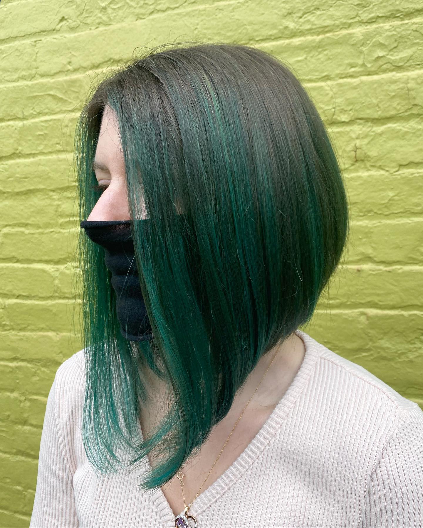 50 варіантів стрижок каре під кутом для 2025 року: як змінити образ без радикальних змін