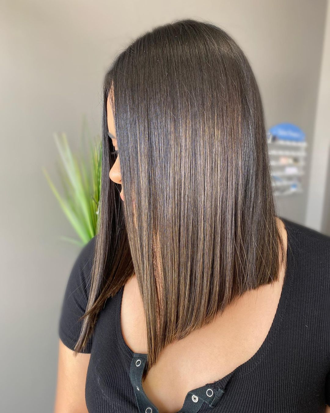 50 варіантів стрижок каре під кутом для 2025 року: як змінити образ без радикальних змін