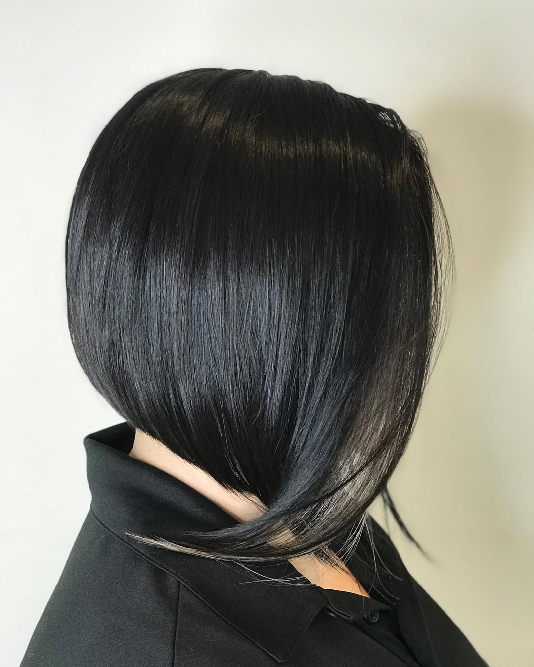 50 варіантів стрижок каре під кутом для 2025 року: як змінити образ без радикальних змін