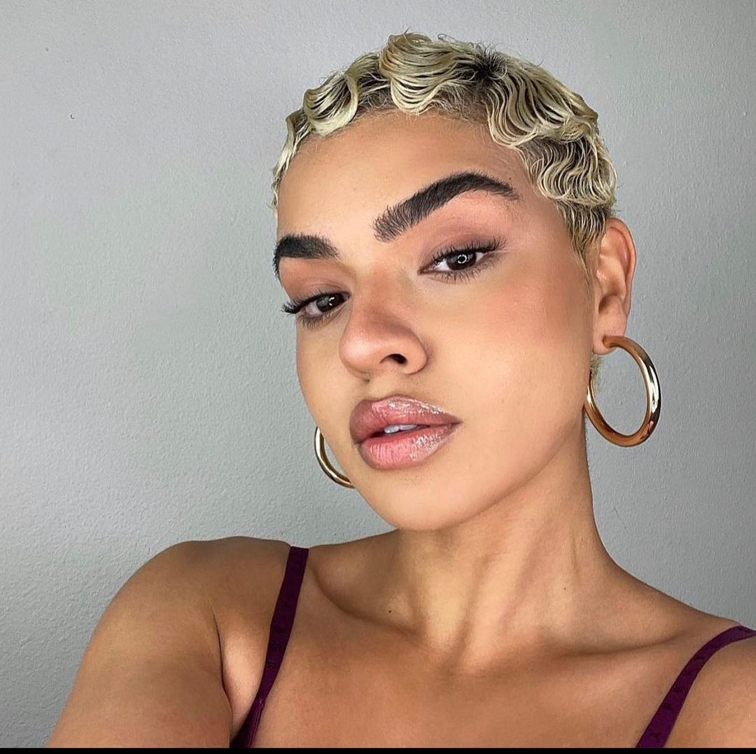 52 простые прически «пальчиковые волны», которые подчеркнут вашу естественную красоту в 2025 году