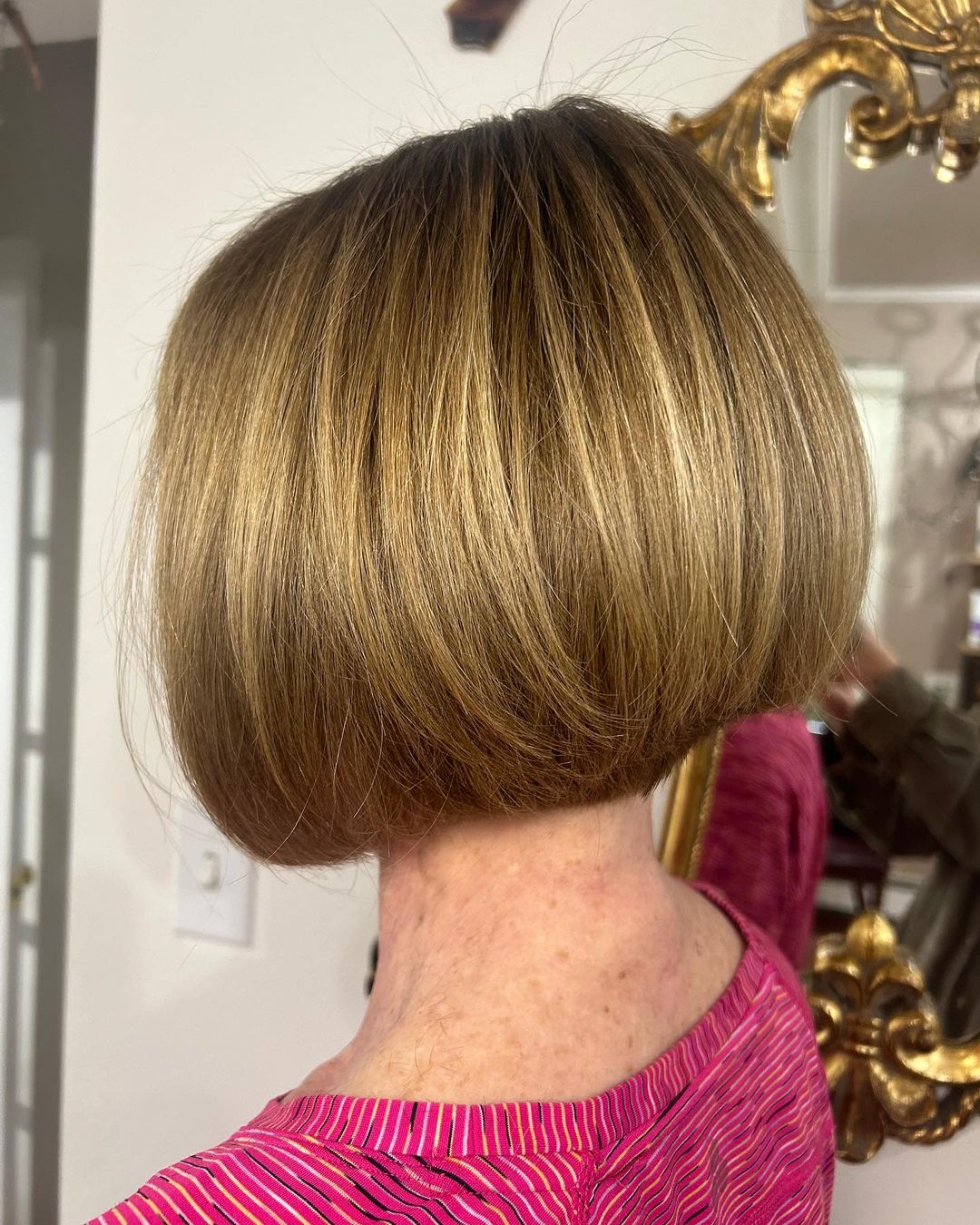 50 варіантів стрижок каре під кутом для 2025 року: як змінити образ без радикальних змін