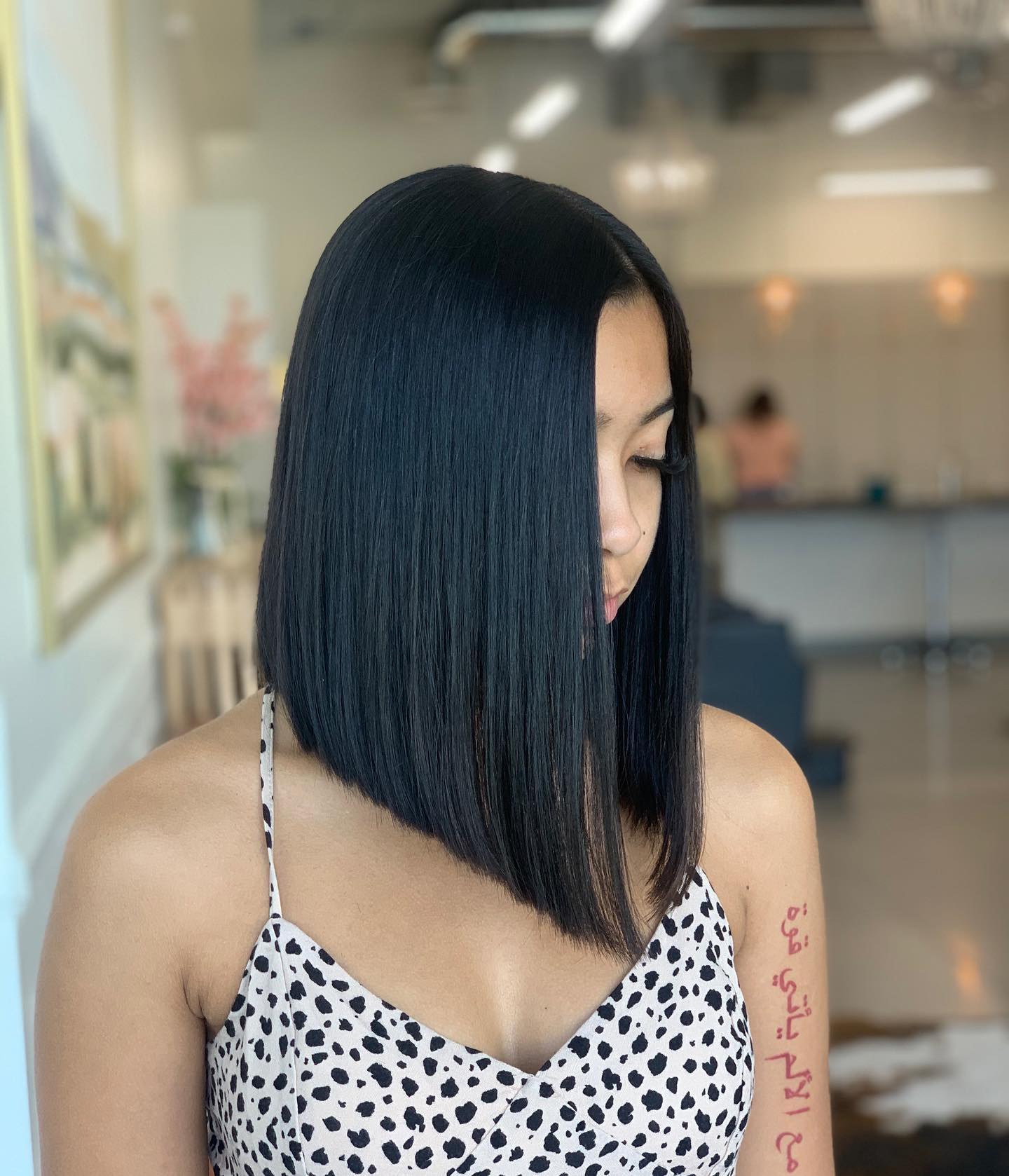 50 варіантів стрижок каре під кутом для 2025 року: як змінити образ без радикальних змін