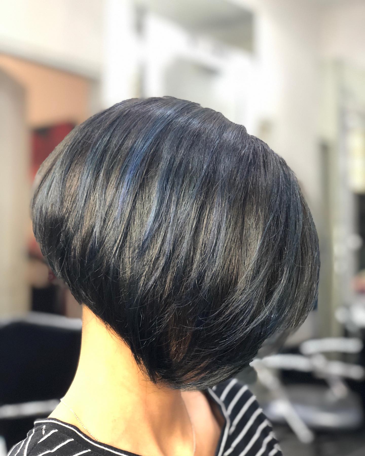 50 варіантів стрижок каре під кутом для 2025 року: як змінити образ без радикальних змін