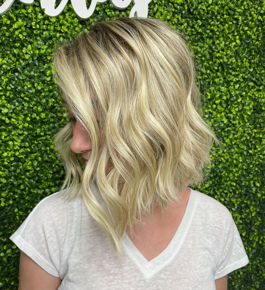 50 варіантів стрижок каре під кутом для 2025 року: як змінити образ без радикальних змін