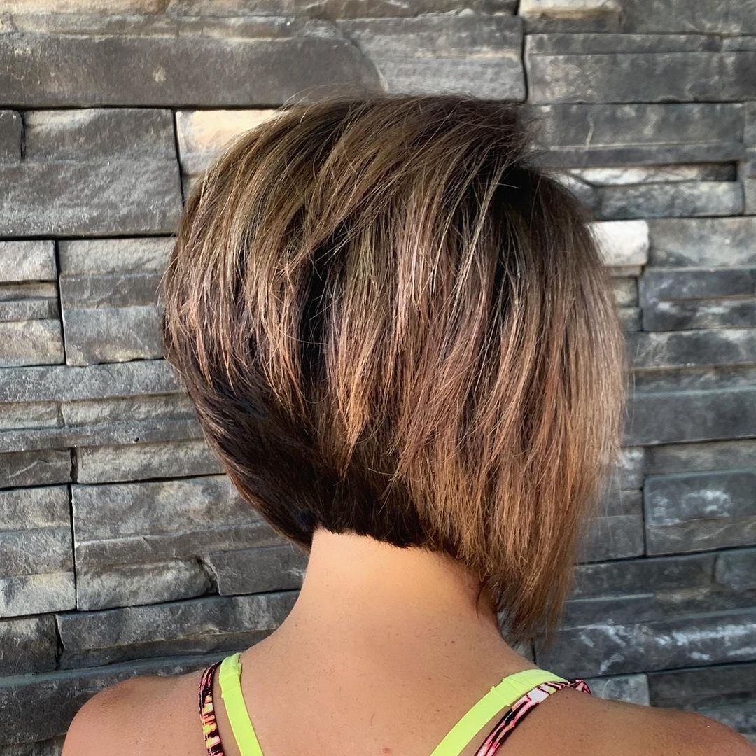 50 варіантів стрижок каре під кутом для 2025 року: як змінити образ без радикальних змін