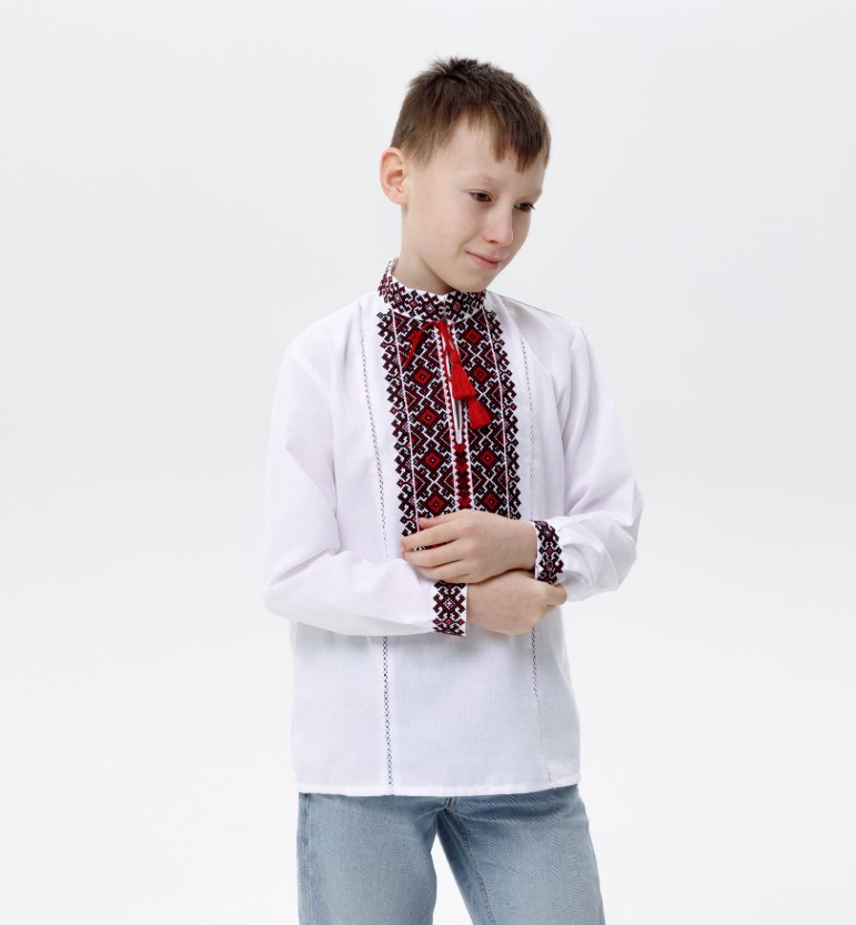 Традиції та сучасність: як обрати ідеальну вишиванку для хлопчика