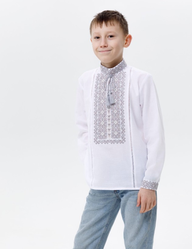 Традиції та сучасність: як обрати ідеальну вишиванку для хлопчика