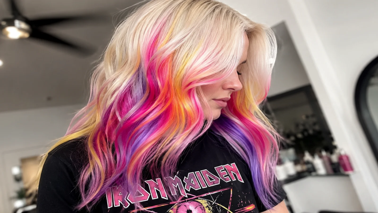 Трендові літні кольори волосся, які освіжають образ